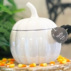 NEW Martha Stewart White Pumpkin Ceramic Pumpkin Jar Fall 3 Wick 20 OZ Candle
